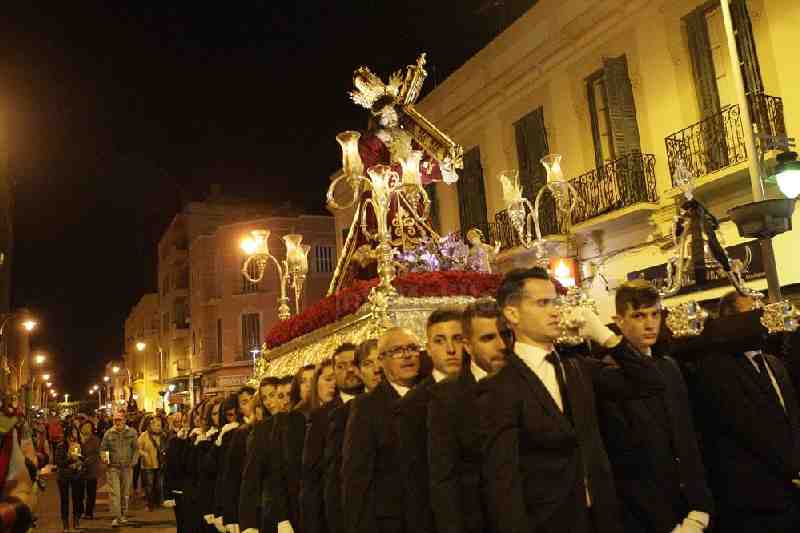 El Nazareno y la Virgen de las Lágrimas acuden fieles a su cita con el Miércoles Santo melillense