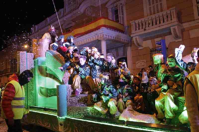 Color, música y grandes dosis de ilusión en la Cabalgata de los Reyes Magos, broche de oro a las fiestas navideñas