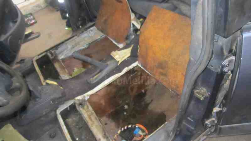 Rescatan a 4 inmigrantes subsaharianos ocultos en dobles fondos de un coche