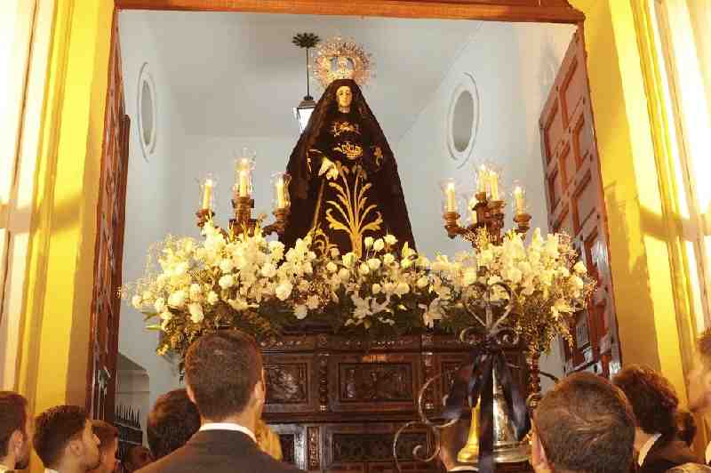 La sobriedad y la oración inundan las calles de Melilla en la noche del Jueves Santo
