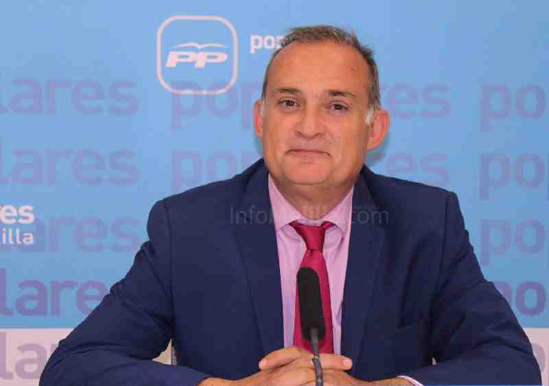 El PP acusa a PSOE y CPM de dar un "espectáculo esperpéntico" con su posible acuerdo