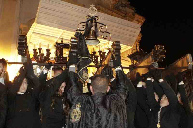La sobriedad y la oración inundan las calles de Melilla en la noche del Jueves Santo
