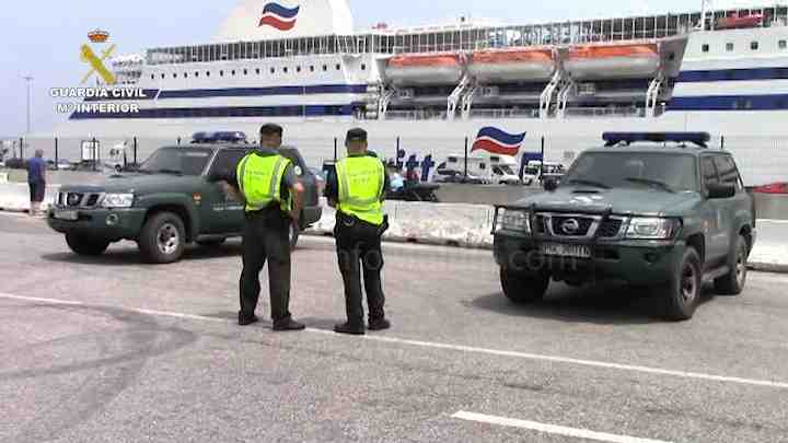 La Guardia Civil detiene a 64 personas por falsificar titulaciones náuticas