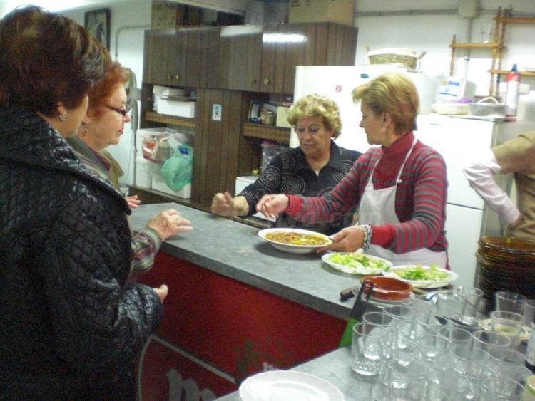 La Casa de Melilla en Almería, celebra una nueva edición de su “Guiso del Mes”