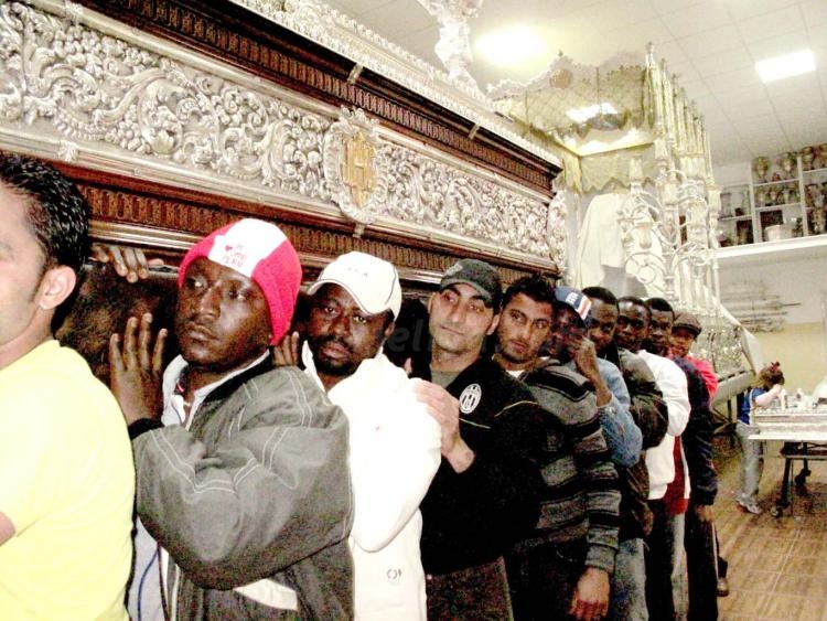 Los inmigrantes hacen de la Semana Santa de Melilla un ejemplo de integración