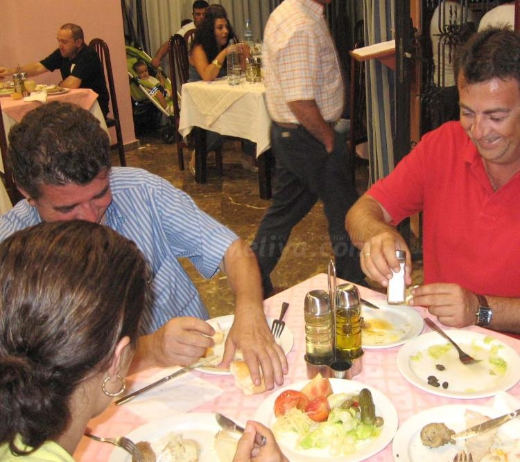 La alegría de una familia sencilla y de bien, los Criado-Luque, lujo de melillenses