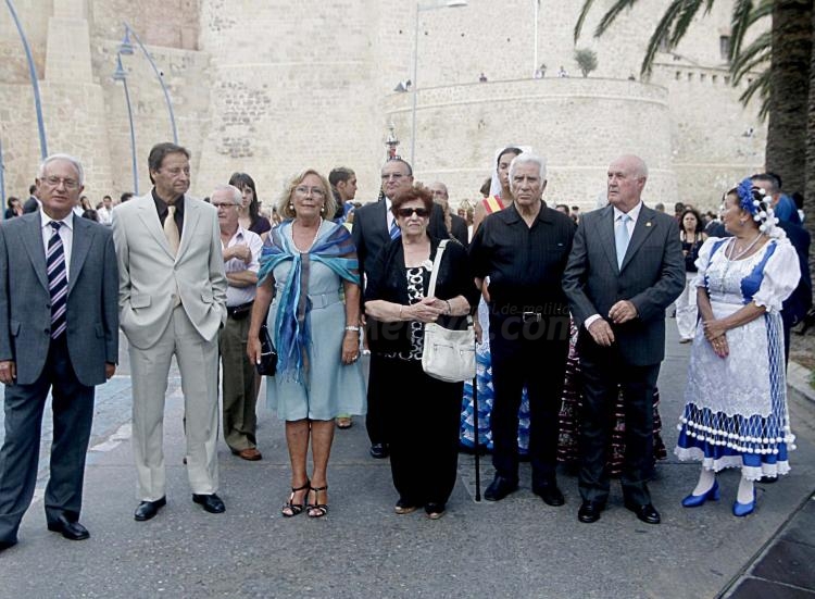Las casas de representación regional escoltan a María de la Victoria en su salida procesional