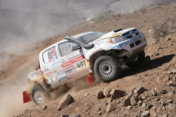 Problemas mecánicos condicionan la marcha del equipo melillense en el Dakar