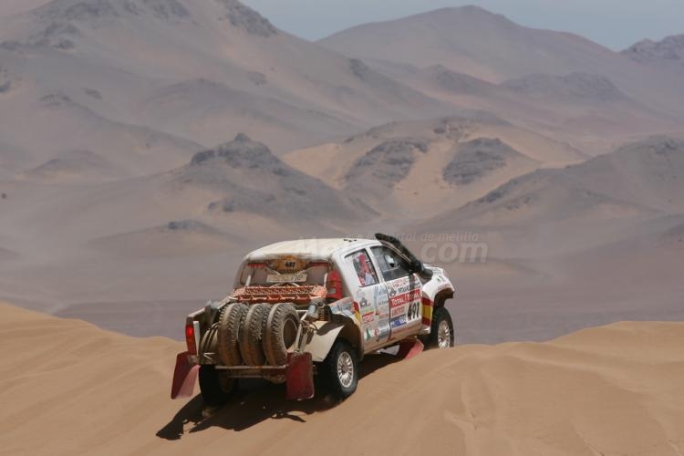 Los melillenses en el Dakar se exiben en las últimas dunas de la competición