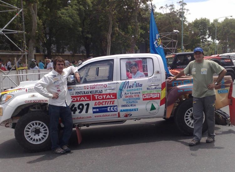 El equipo de rallie "Ciudad de Melilla" preparado para competir en el Dakar 2009