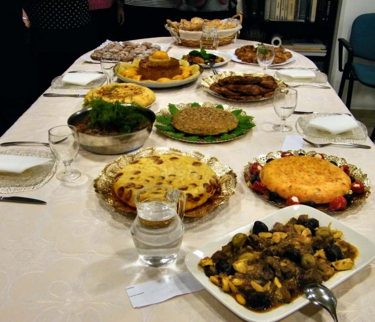 Mesa y mantel de lujo para la Semana Cultural de la Casa de Melilla en Barcelona