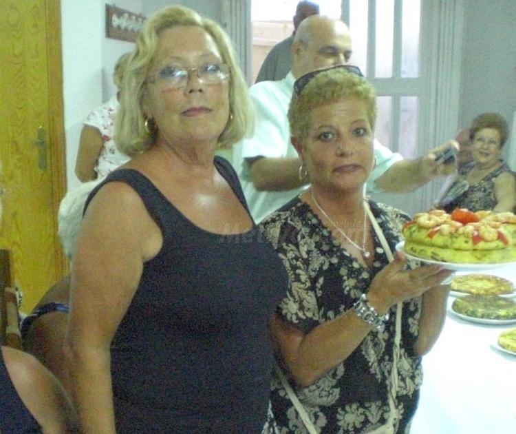 Los melillenses de Almería se pegan un festín a base de tortillas variadas y buen humor
