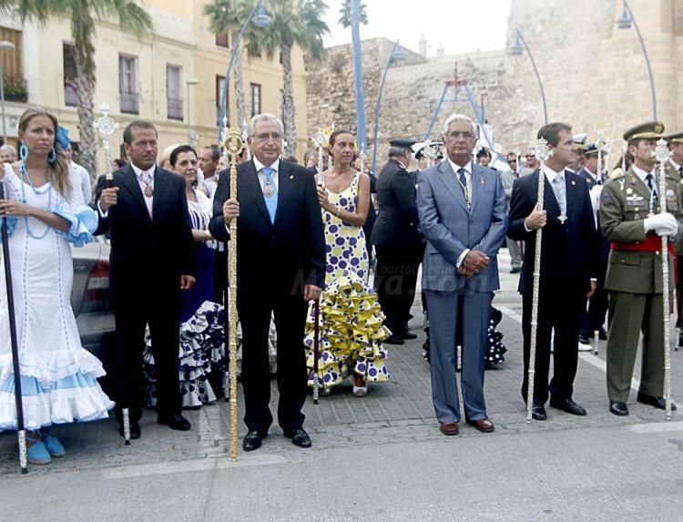 Las casas de representación regional escoltan a María de la Victoria en su salida procesional