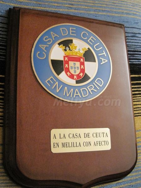 Los ceutíes madrileños reconocen la labor de sus paisanos de Melilla