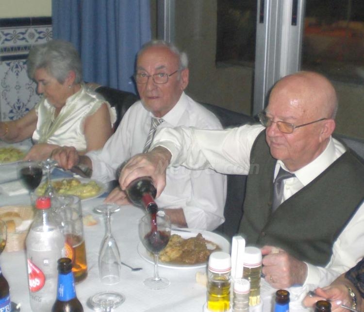 Fiestón de aniversario y escrituras en la Casa de Melilla en Almería