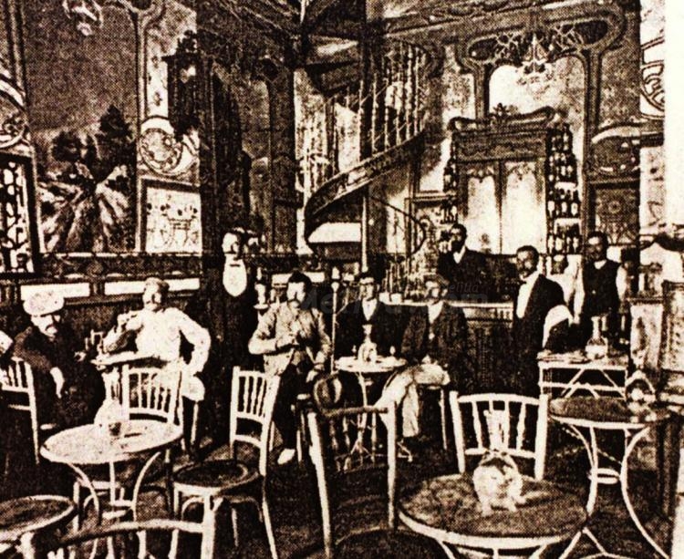 Don Enrique Nieto se toma un par de copas en el nuevo Pasadena Jazz Inn