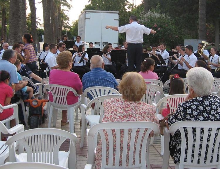 El maestro Mendoza da un recital de la mejor música en el Parque Hernández