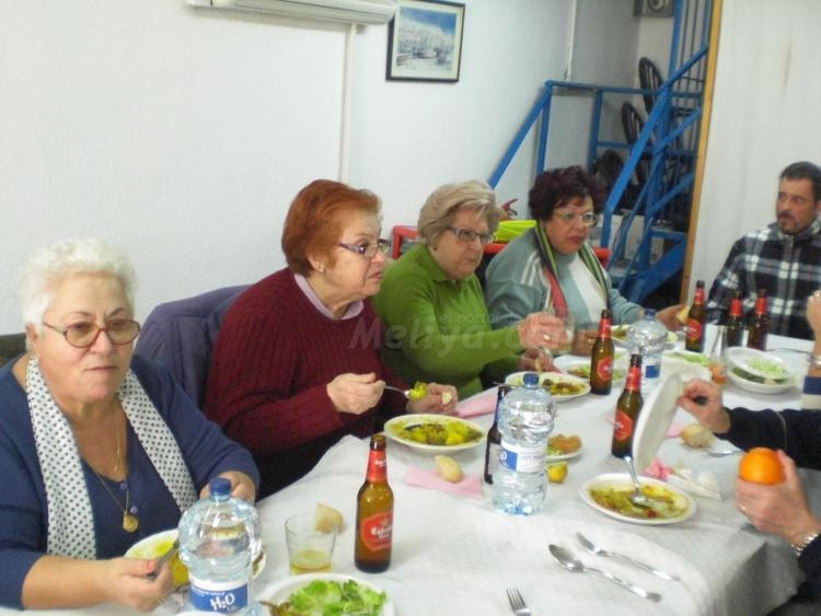 La Casa de Melilla en Almería cocina su nuevo “Guiso del Mes”