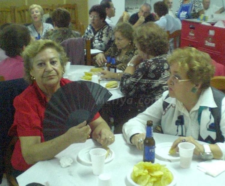 Una buena 'castañada' en el Zapillo con el mejor aroma de la Casa de Melilla en Almería