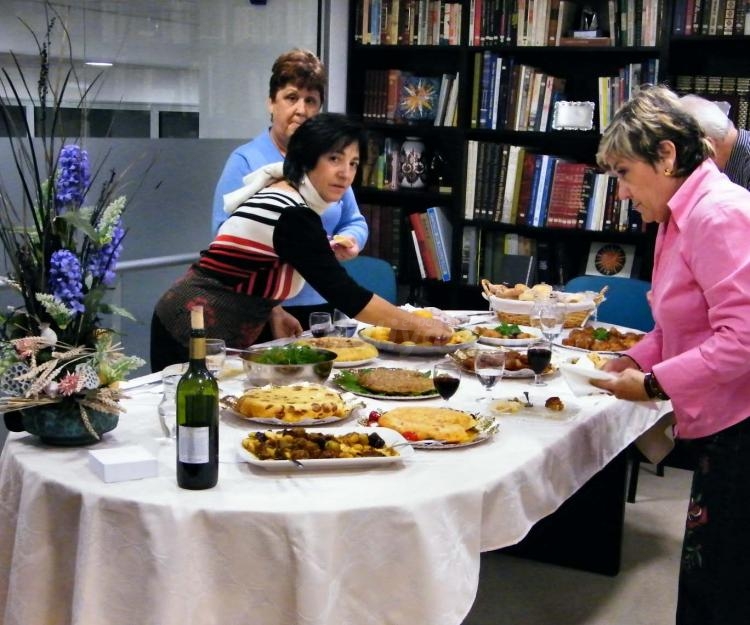 Mesa y mantel de lujo para la Semana Cultural de la Casa de Melilla en Barcelona