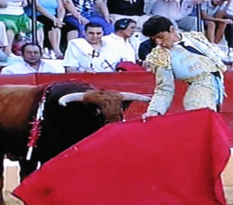 La muleta de Adolfo Ramos conduce a Melilla a lo más hermoso del mundo del toro