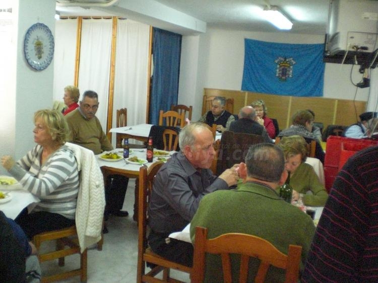 La Casa de Melilla en Almería cocina su nuevo “Guiso del Mes”