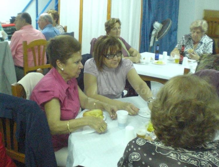 Una buena 'castañada' en el Zapillo con el mejor aroma de la Casa de Melilla en Almería