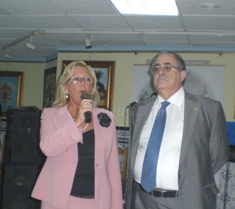 Fiestón de aniversario y escrituras en la Casa de Melilla en Almería