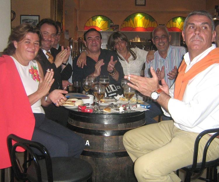 La pandilla se lo pasa bien.