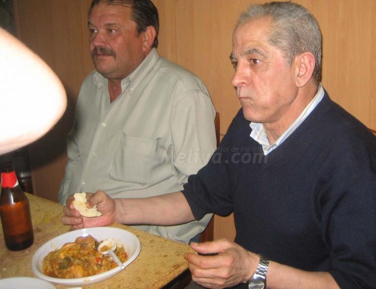 Manolo 'Catalino' y Rafaelito dándole a la mandíbula.