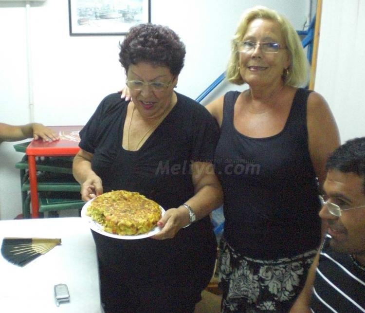 Los melillenses de Almería se pegan un festín a base de tortillas variadas y buen humor