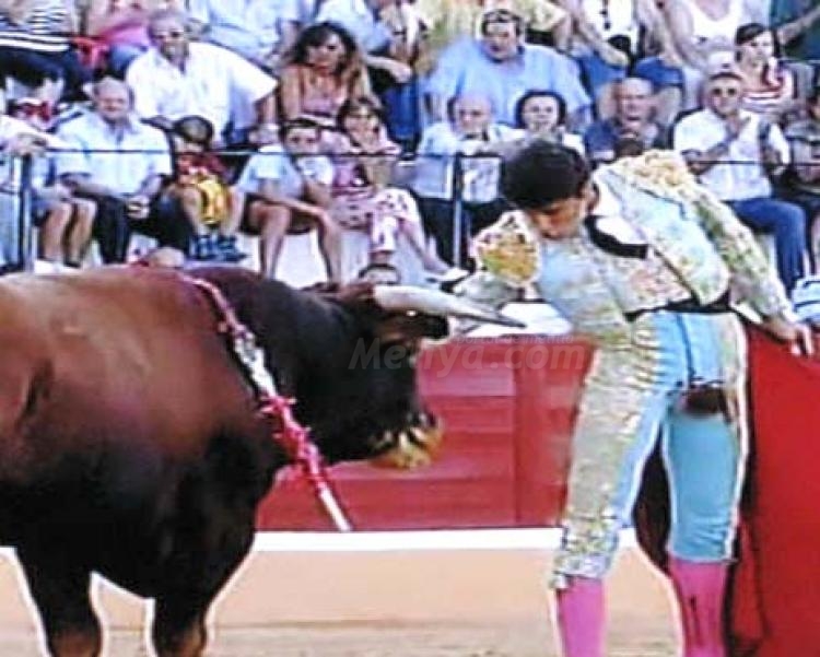 La muleta de Adolfo Ramos conduce a Melilla a lo más hermoso del mundo del toro