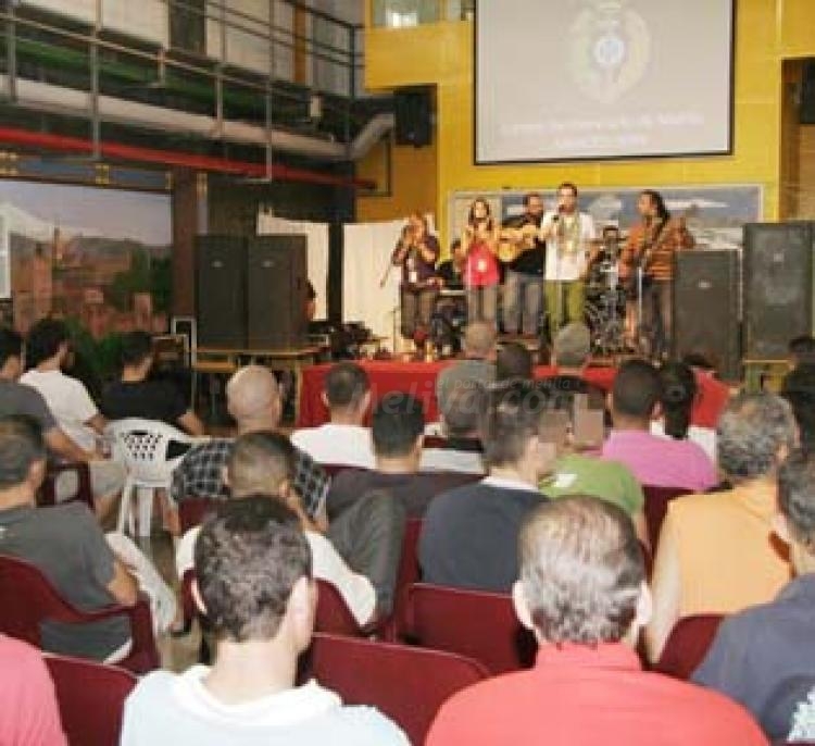'Arte y Calé' entusiasma a los reclusos del Centro Penintenciario en vísperas de la Merced