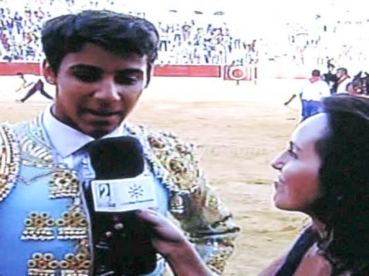 La muleta de Adolfo Ramos conduce a Melilla a lo más hermoso del mundo del toro