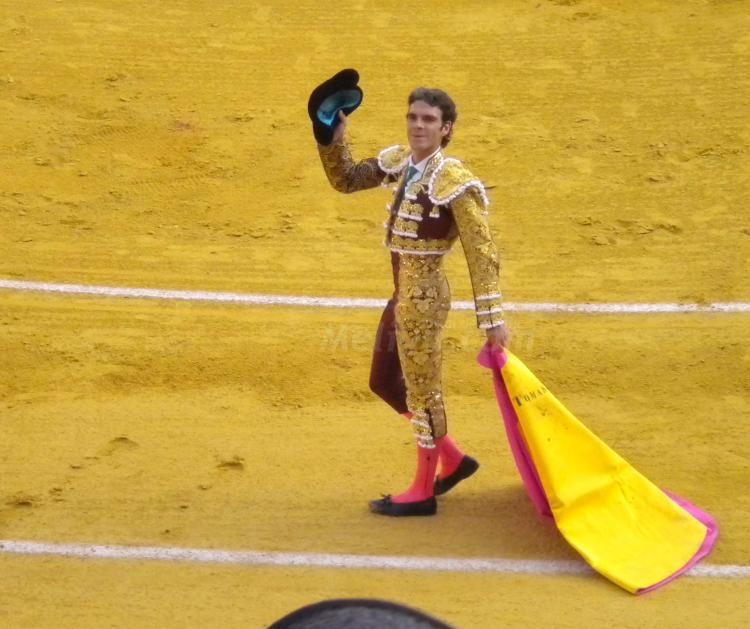 El monstruo, José Tomás, dando una vuelta al ruedo.