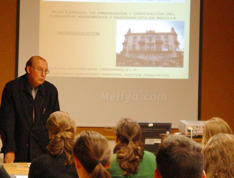 Juan Armindo Hernández glosa el urbanismo de Melilla en el VII Máster en Planteamiento y Gestión Urbanística