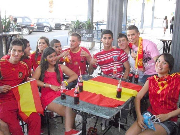 Los españoles quieren ver el triunfo de la selección en directo