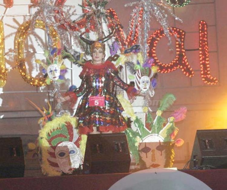 La deslumbrante Desireé Bautista Hamed se convierte en la Reina del Carnaval 2010