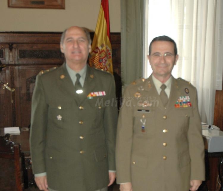 Zúñiga, el general que quiso despedirse de la Bandera Nacional en Melilla