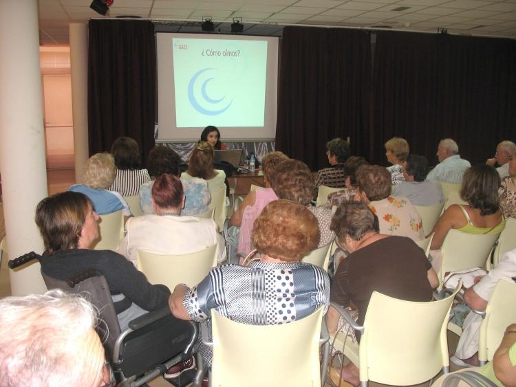 Los mayores del Centro de Día siguen aprendiendo en materia de salud