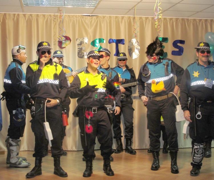 Desbordante alegría carnavalera en el Centro Social de Mayores