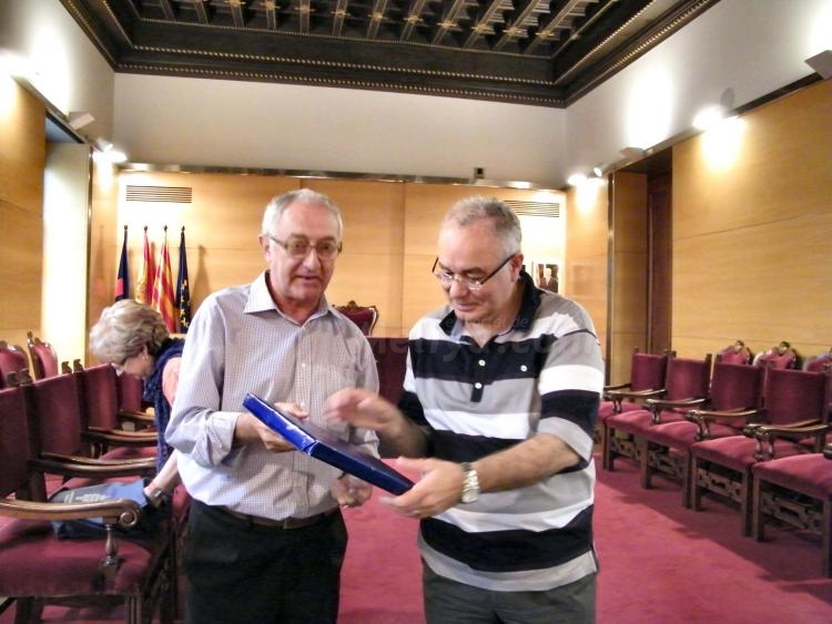 El alcade melillense de Matarón recibe a la Casa de Melilla en Barcelona