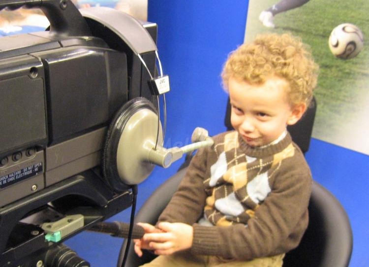 Invasión infantil en los estudios de Televisión Melilla