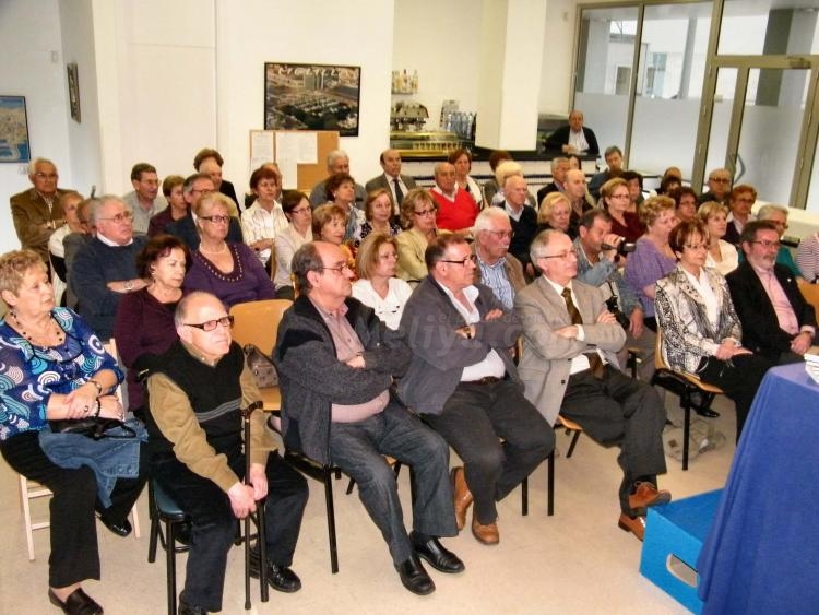 Libros y rosas para los melillenses de Barcelona, con Salvador Estévez de protagonista
