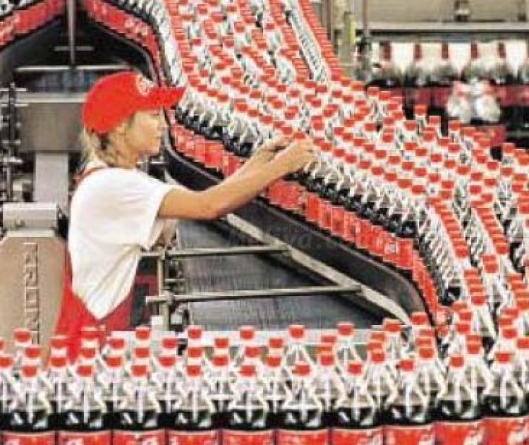 Coca Cola presenta en Melilla su certamen literario para los 'Jóvenes Talentos'