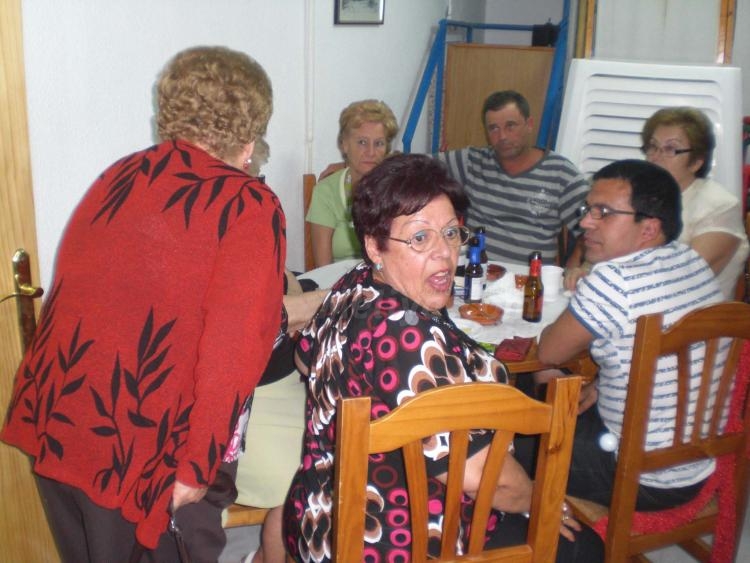 La Casa de Melilla en Almería reabre 'El Chiringuito' con Cruz de Mayo incluida