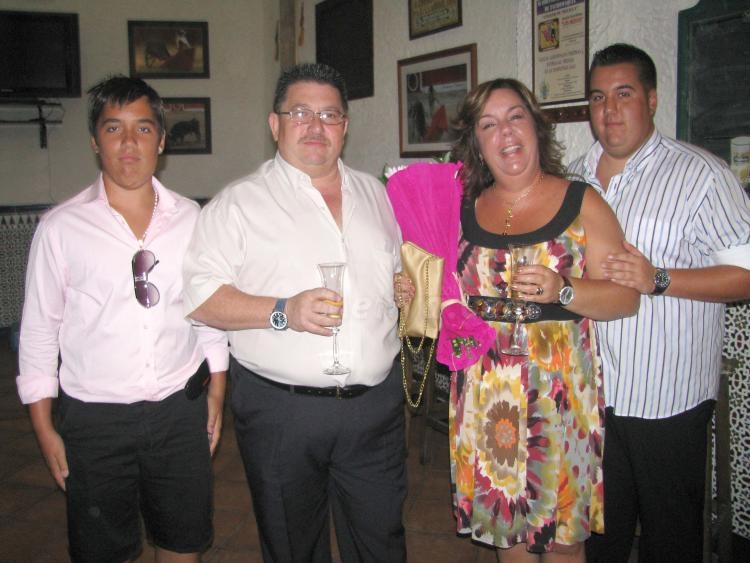 Rosa y Michel: Bodas de Plata por sorpresa, con nocturnidad y mucho amor