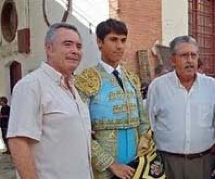 Adolfo Ramos calienta motores con vacas bravas del hierro de Javier Gallego
