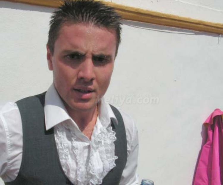 'Goy' deslumbra en Darro cortando dos orejas y rabo a un toro de Enrique Ponce