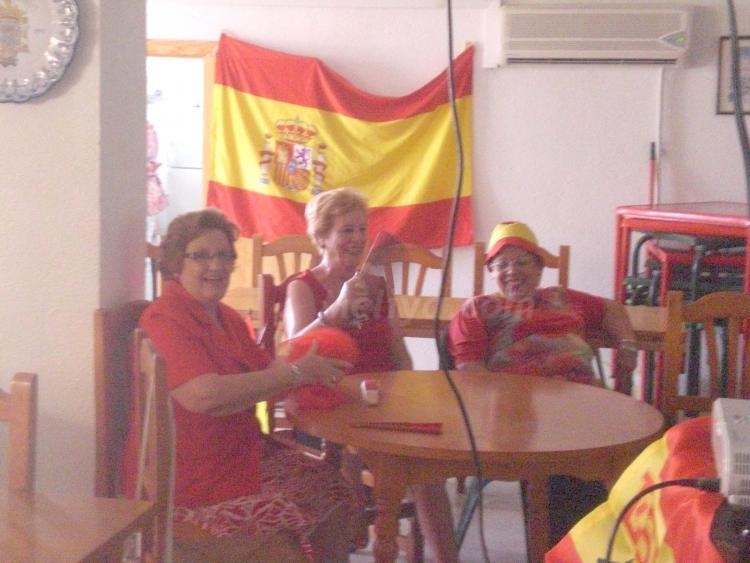 La Casa de Melilla en Almería arde con el triunfo de 'La Roja'